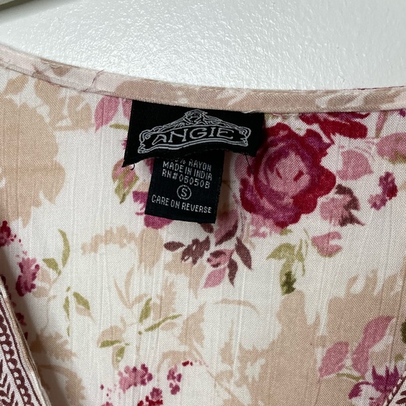 Floral V-Neck Blouse with Tassel Detail - Angie - Picture 3 of 4